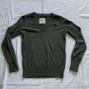 Abercrombie & Fitch Gray V-Neck Chest Logo Embroidered Sweater Size XS